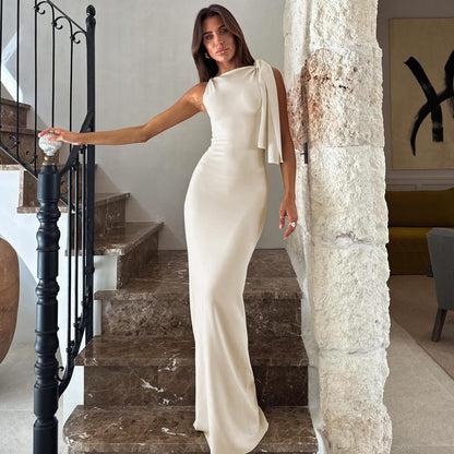 Robe Femme Épaule Dénudée – Coupe Ajustée – Longueur Maxi – Tissu Satiné Élégant
