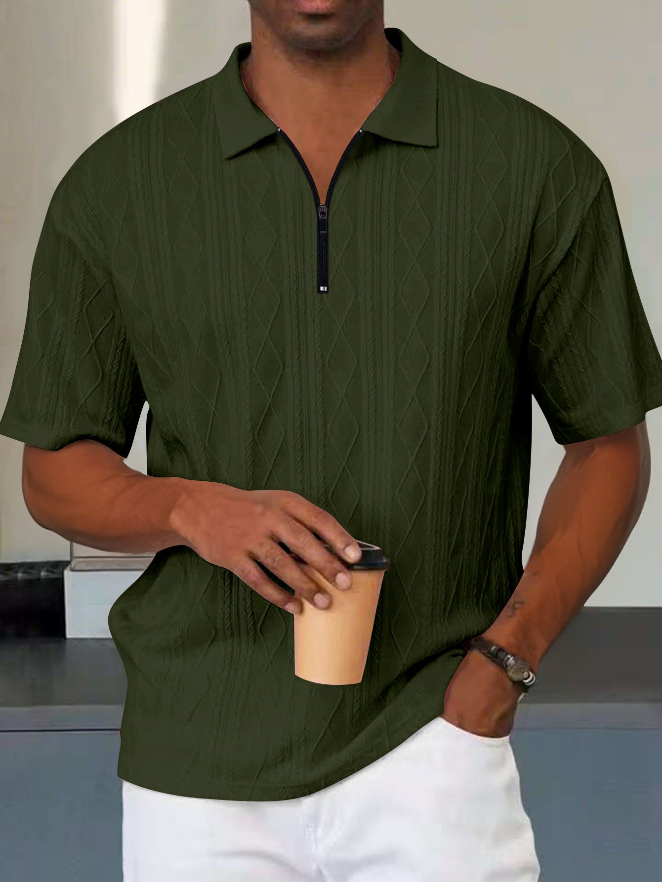 Polo homme – Maille douce – Coupe décontractée – Col zippé – Motif torsadé