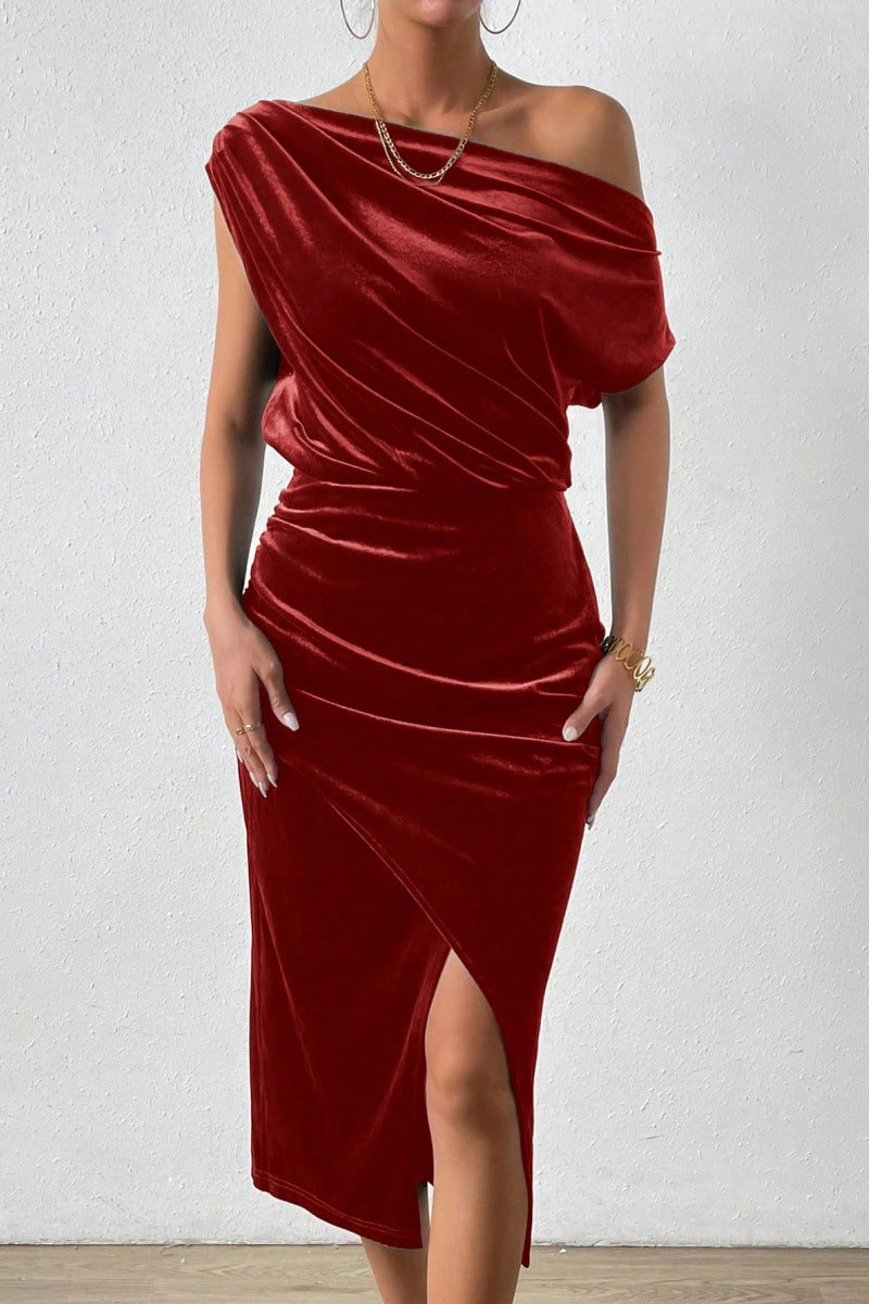 Robe Femme Épaule Dénudée – Velours Luxe – Coupe Cintrée – Fente Frontale Élégante
