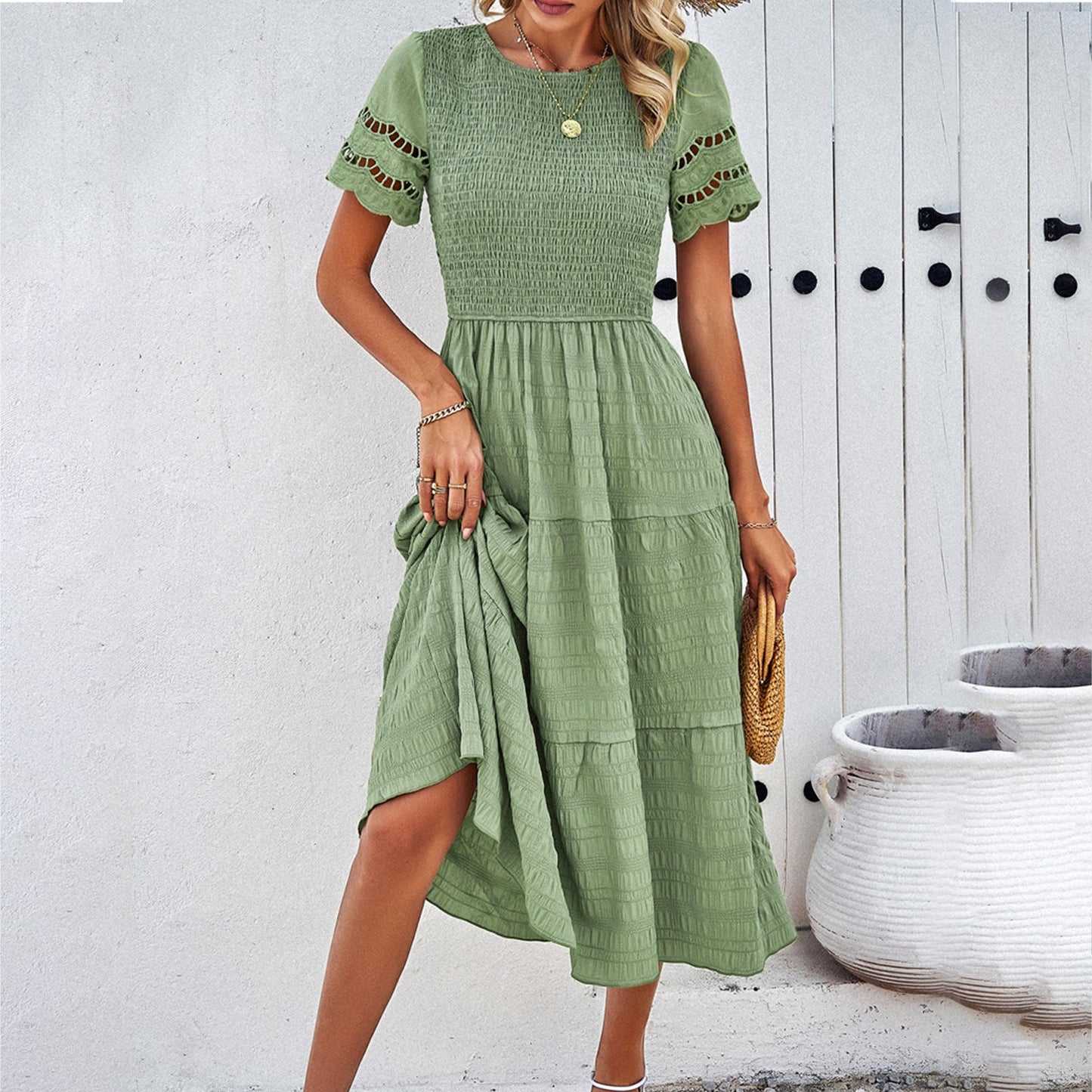 Robe midi femme – Coupe fluide – Buste smocké – Manches courtes ajourées – Jupe à volants