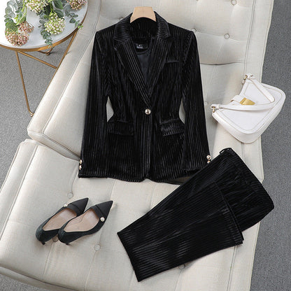 Blazer Femme – Coupe Cintrée – Tissu Luxueux – Boutonnage Simple – Style Forme