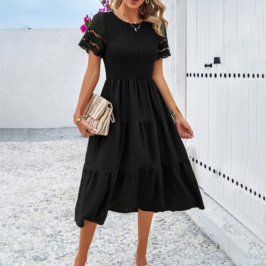 Robe midi femme – Coupe fluide – Buste smocké – Manches courtes ajourées – Jupe à volants