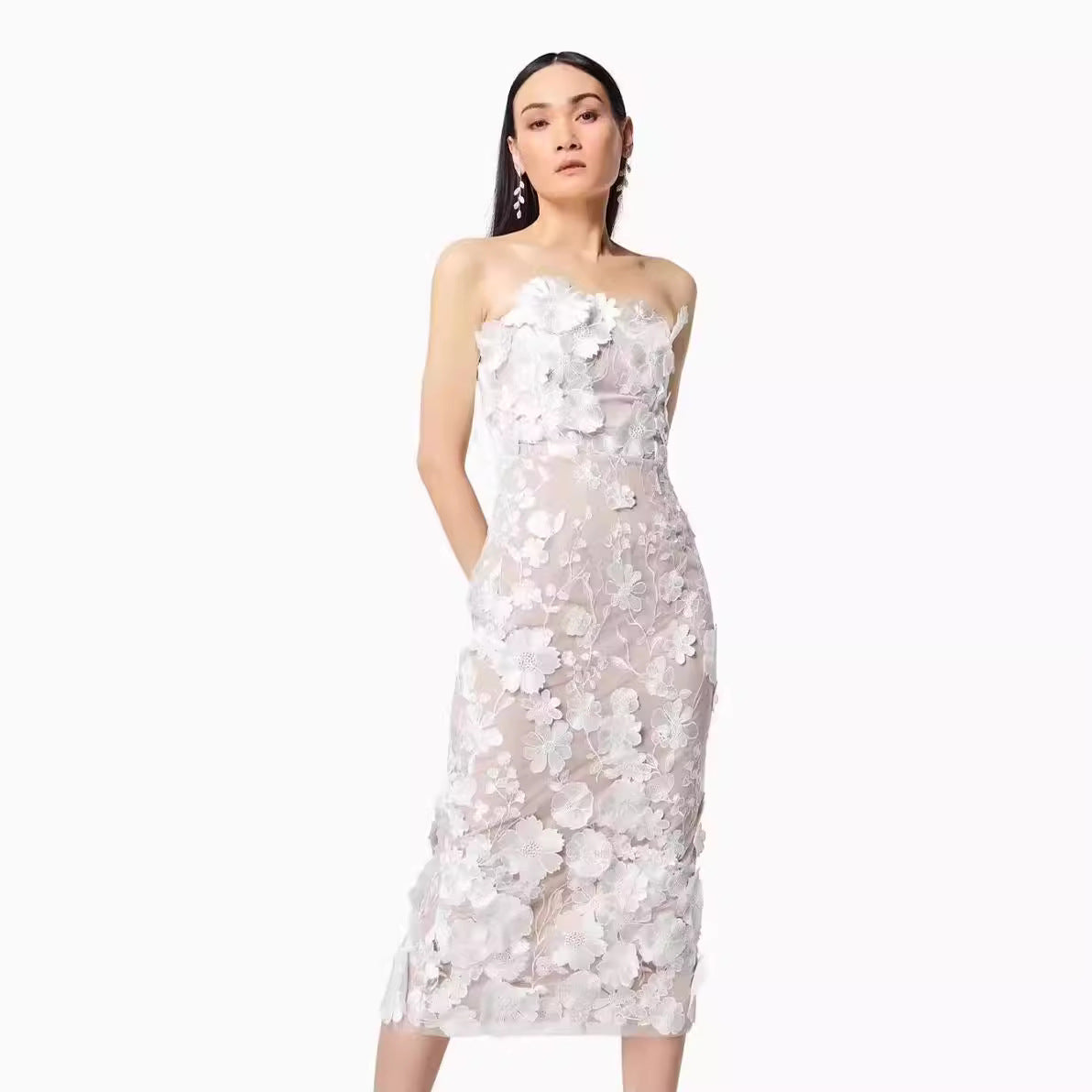 Robe Femme Sans Bretelles – Coupe Ajustée – Tulle Voilé – Fleurs 3D – Longueur Midi