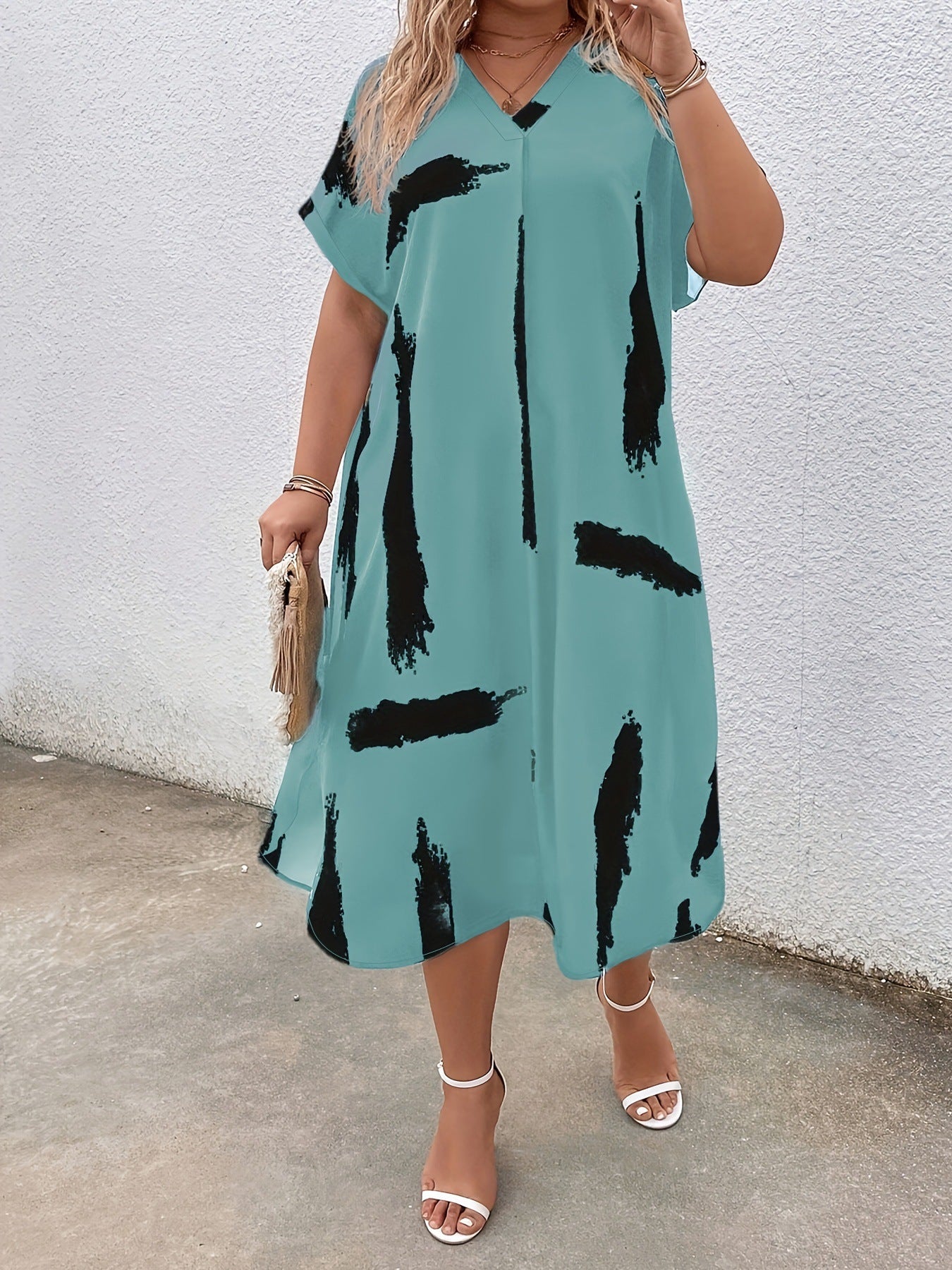 Robe Midi Femme - Coupe Ample - Manches Courtes - Col V Élégant - Motif Artistique