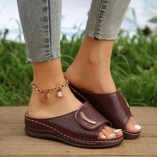 Sandales compensées femme – Enfilage facile – Bride large – Design perforé élégant