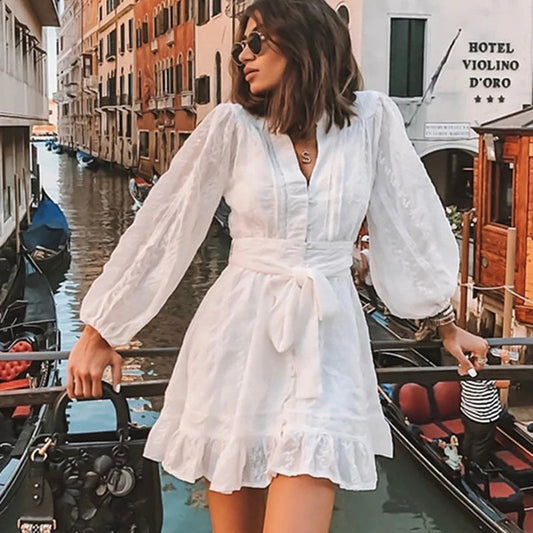 Robe mini femme – Manches ballon – Taille nouée – Ourlet volanté – Tissu respirant