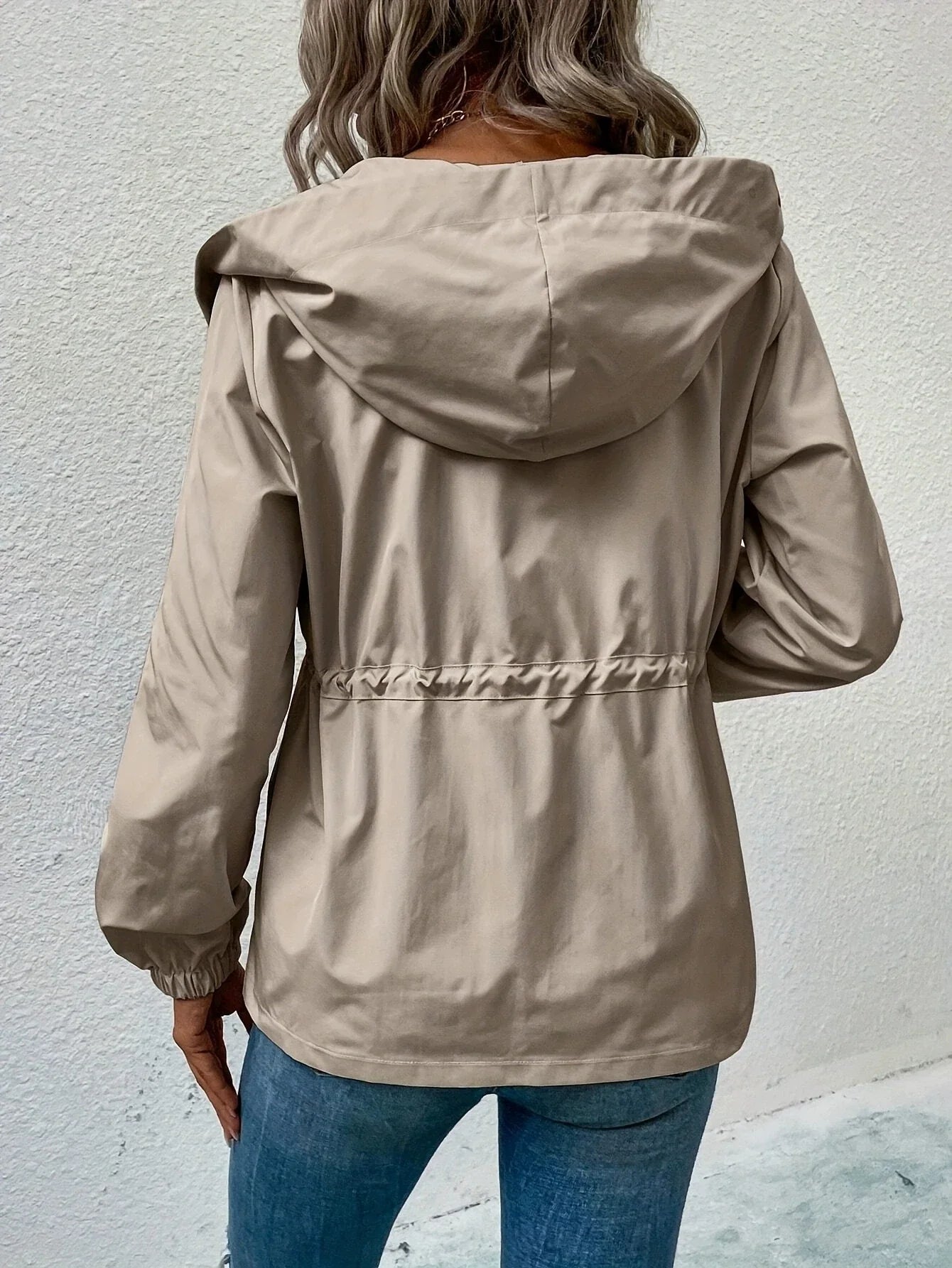 Veste femme imperméable – Coupe ajustable – Capuche – Longueur hanches – Poches