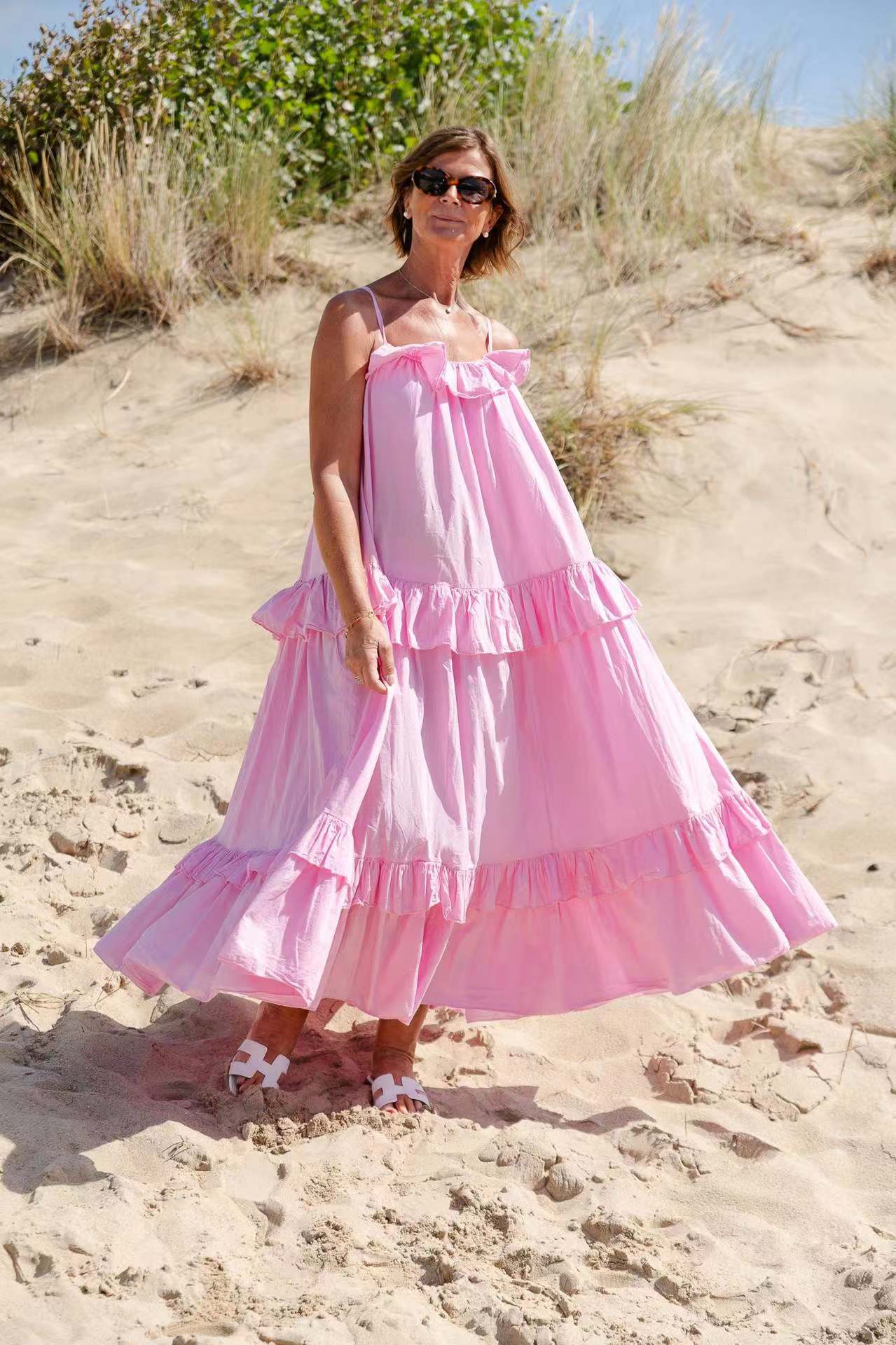 Robe longue femme – Coupe fluide – Bretelles fines – Encolure à volants – Jupe à étages