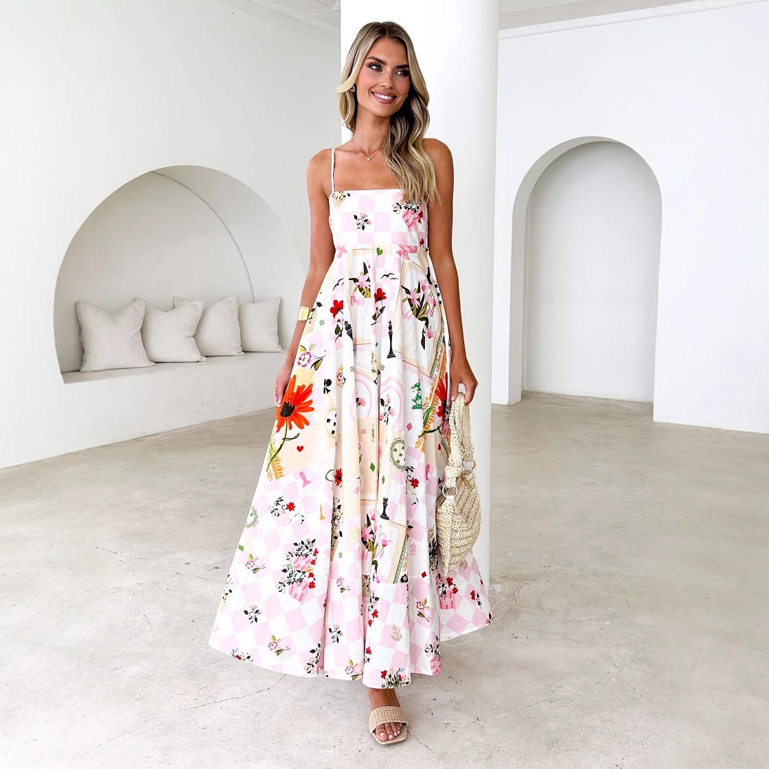 Robe longue femme – Dos nu – Bretelles fines – Coupe évasée – Tissu léger floral