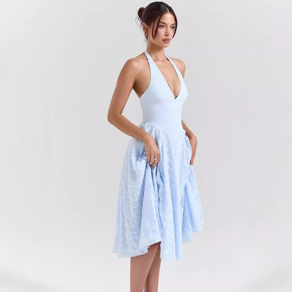Robe femme dos nu – Coupe ajustée – Jupe évasée midi – Décolleté plongeant satiné