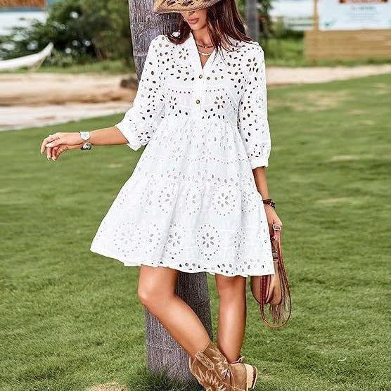 Robe blanche à œillets pour femme - Boutonnée - Manches 3/4 - Ajustée et évasée