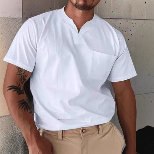 T-shirt homme col V – Coupe slim – Tissu respirant – Poche poitrine – Manches courtes