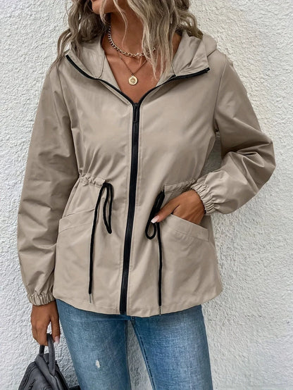 Veste femme imperméable – Coupe ajustable – Capuche – Longueur hanches – Poches