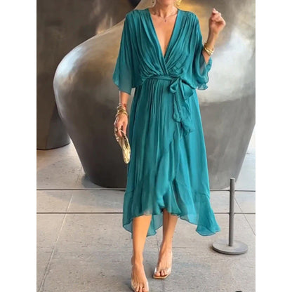 Robe longue femme – Tissu fluide élégant – Manches chauve-souris – Taille nouée – Ourlet asymétrique
