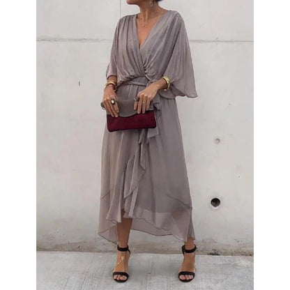 Robe longue femme – Tissu fluide élégant – Manches chauve-souris – Taille nouée – Ourlet asymétrique