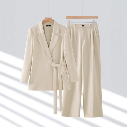 Tailleur Femme – Blazer Cintré Ceinturé – Pantalon Large – Tissu de Luxe