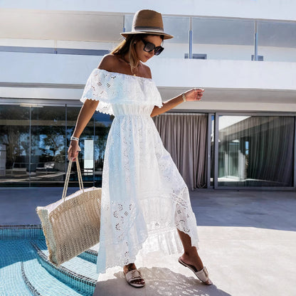 Robe femme épaules dénudées – Dentelle ajourée – Taille cintrée – Coupe fluide maxi