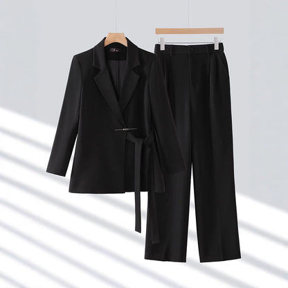 Tailleur Femme – Blazer Cintré Ceinturé – Pantalon Large – Tissu de Luxe