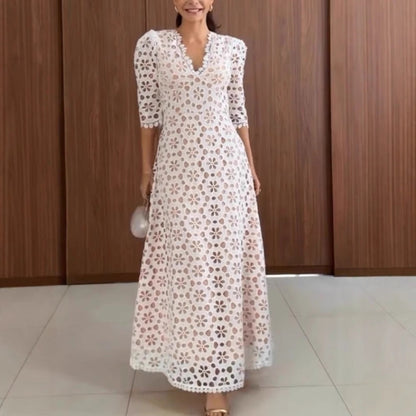 Robe femme longue en dentelle – Coupe évasée – Col en V – Manches mi-longues