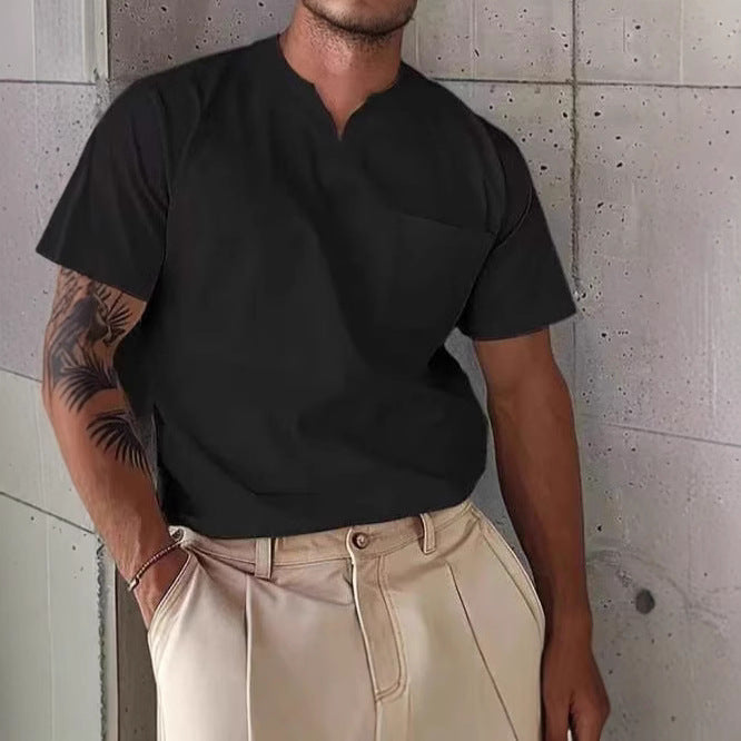T-shirt homme col V – Coupe slim – Tissu respirant – Poche poitrine – Manches courtes