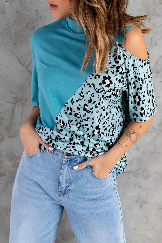 T-shirt femme – Coupe décontractée – Épaule dénudée – Imprimé animalier asymétrique