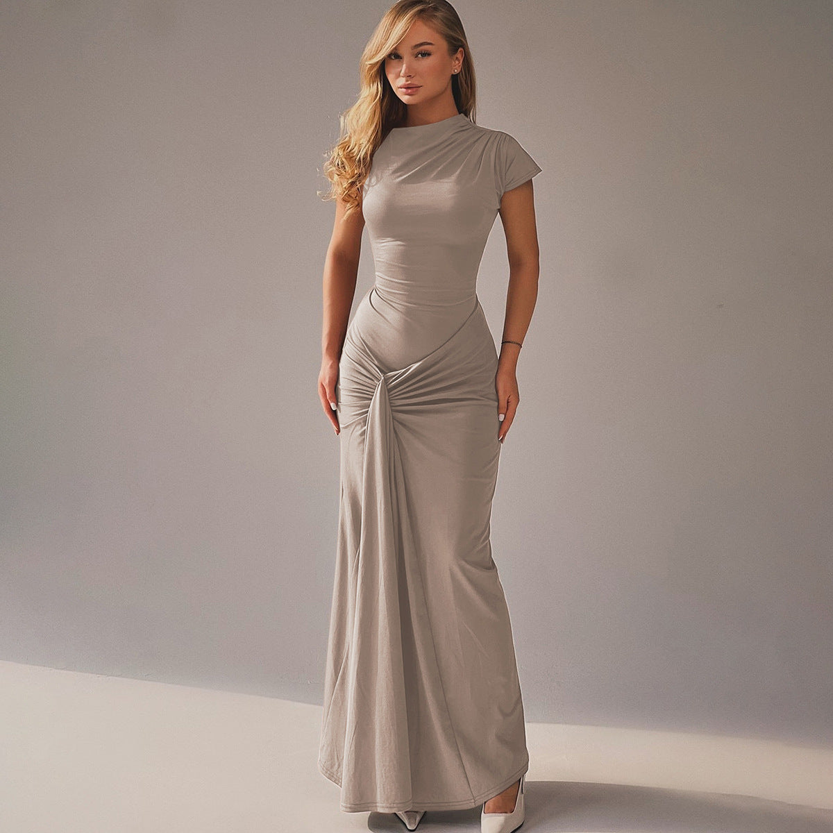 Robe longue femme – Coupe ajustée – Taille drapée – Manches courtes élégantes