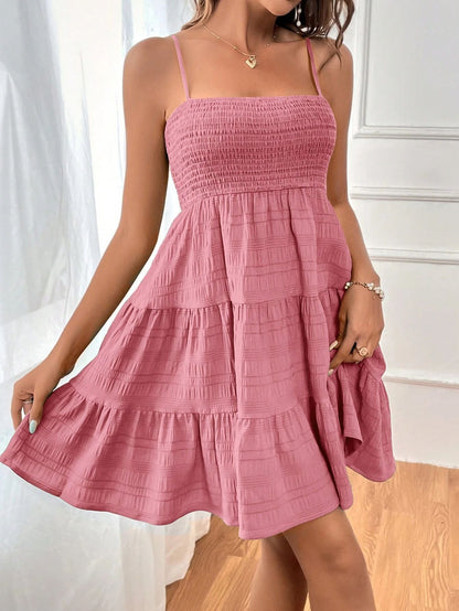 Robe courte femme – Bretelles fines – Bustier smocké – Jupe évasée à volants