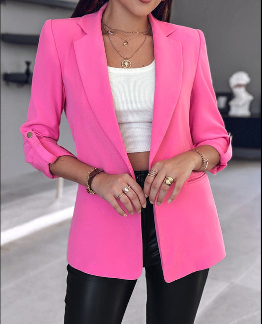 Blazer femme – Coupe slim – Silhouette structurée – Manches retroussées – Col moderne