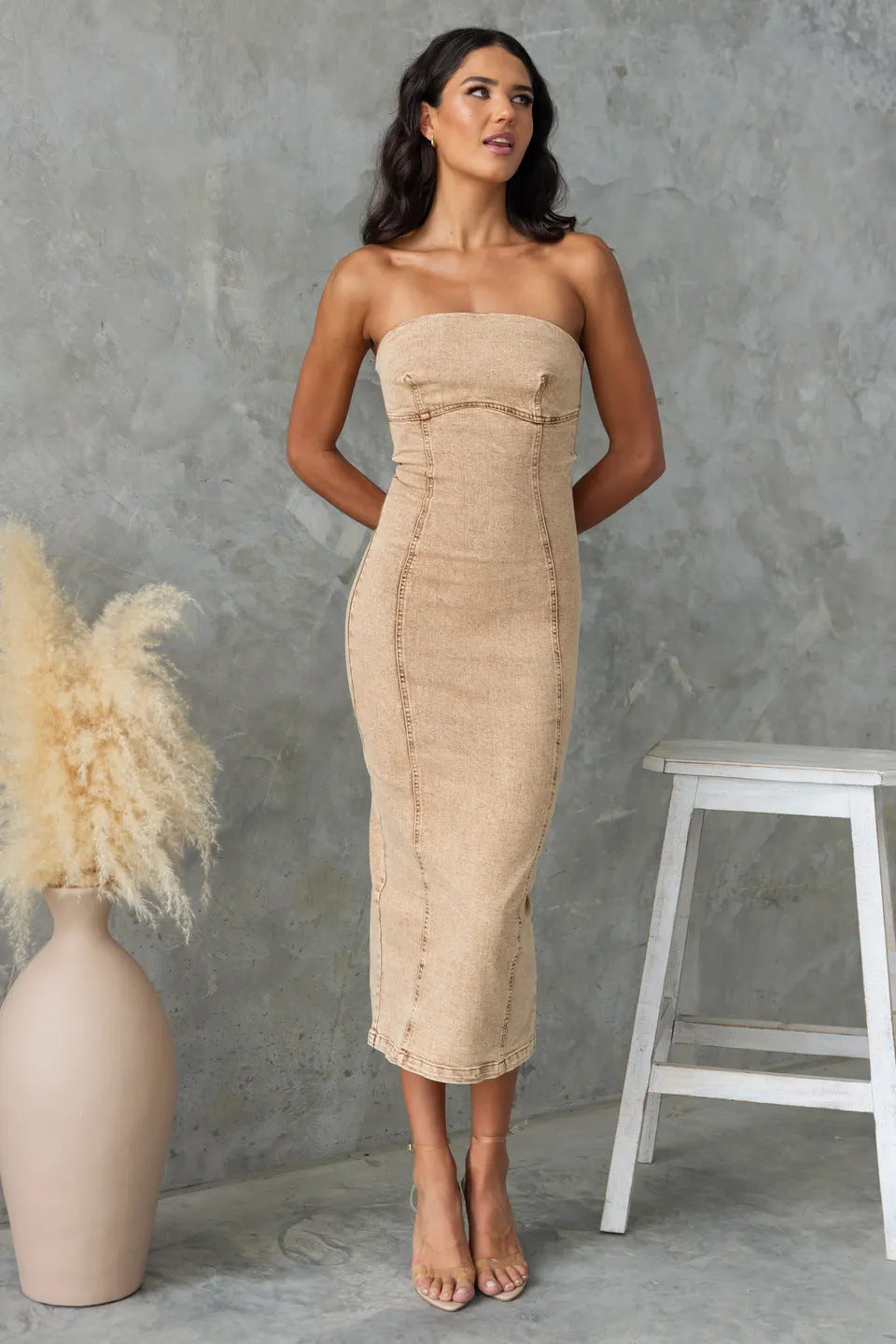 Robe femme sans bretelles – Coupe slim – Denim structuré – Longueur midi