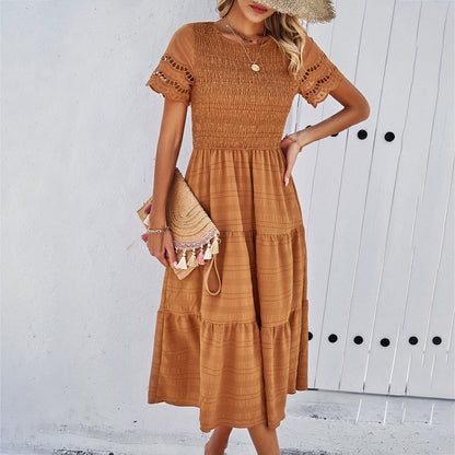 Robe midi femme – Coupe fluide – Buste smocké – Manches courtes ajourées – Jupe à volants