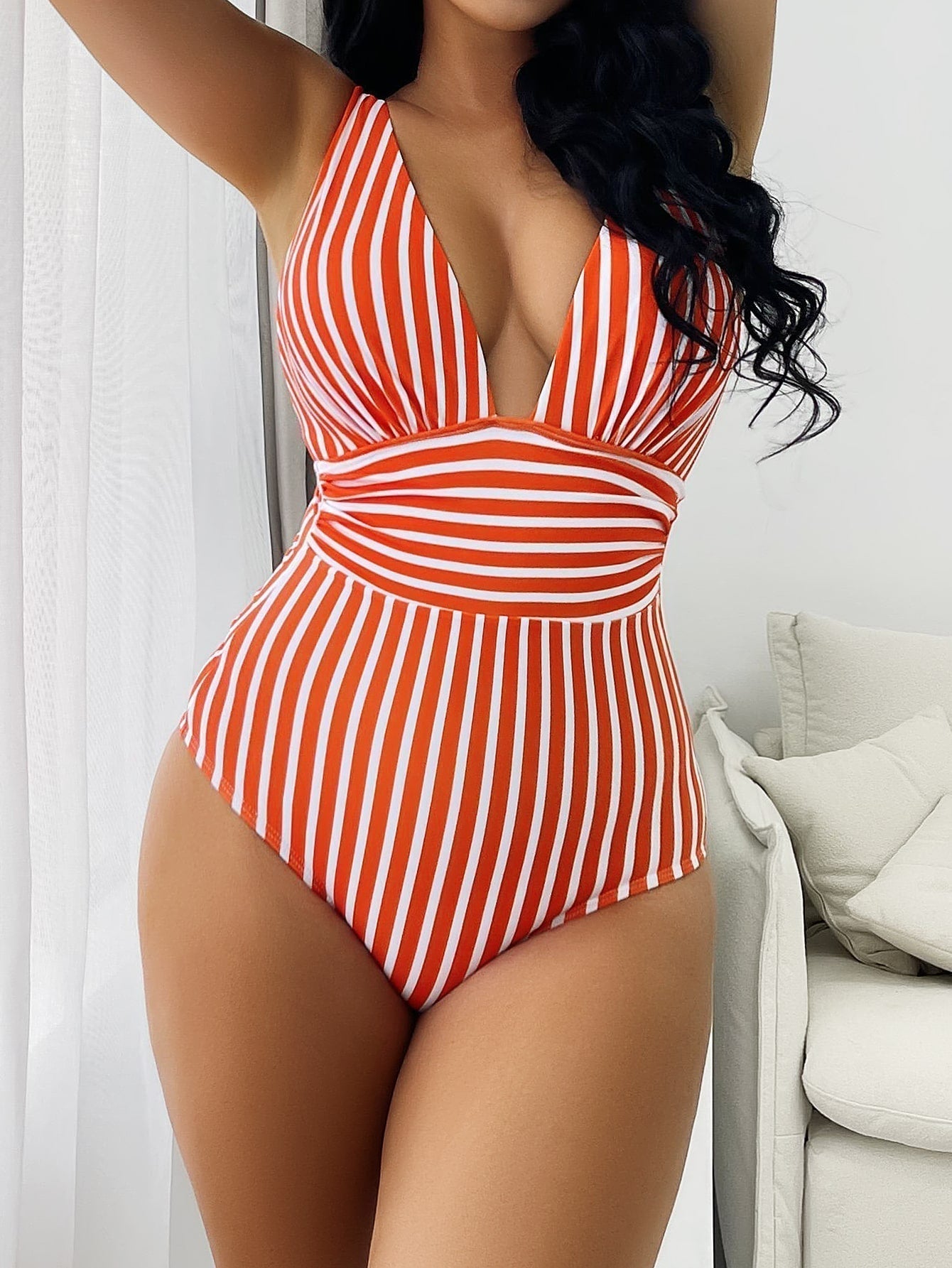 Maillot de bain une pièce femme – Décolleté plongeant – Tissu extensible – Rayures élégantes