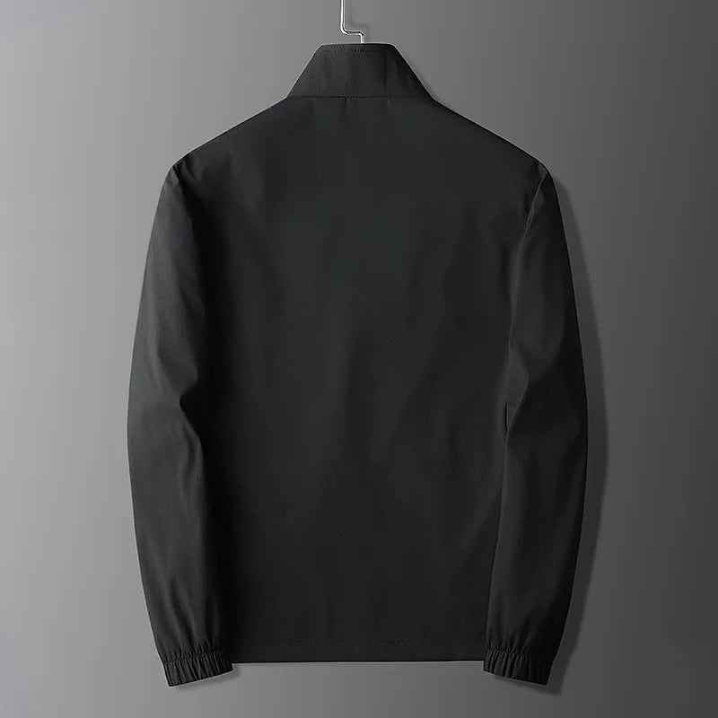 Veste active homme – Coupe slim – Tissu léger respirant – Col montant zippé – Poches sécurisées