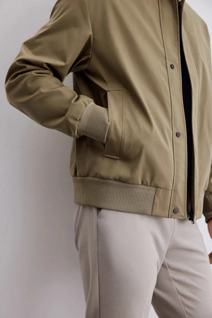 Veste homme – Coupe décontractée – Col classique – Poignets côtelés – Boutonnage devant