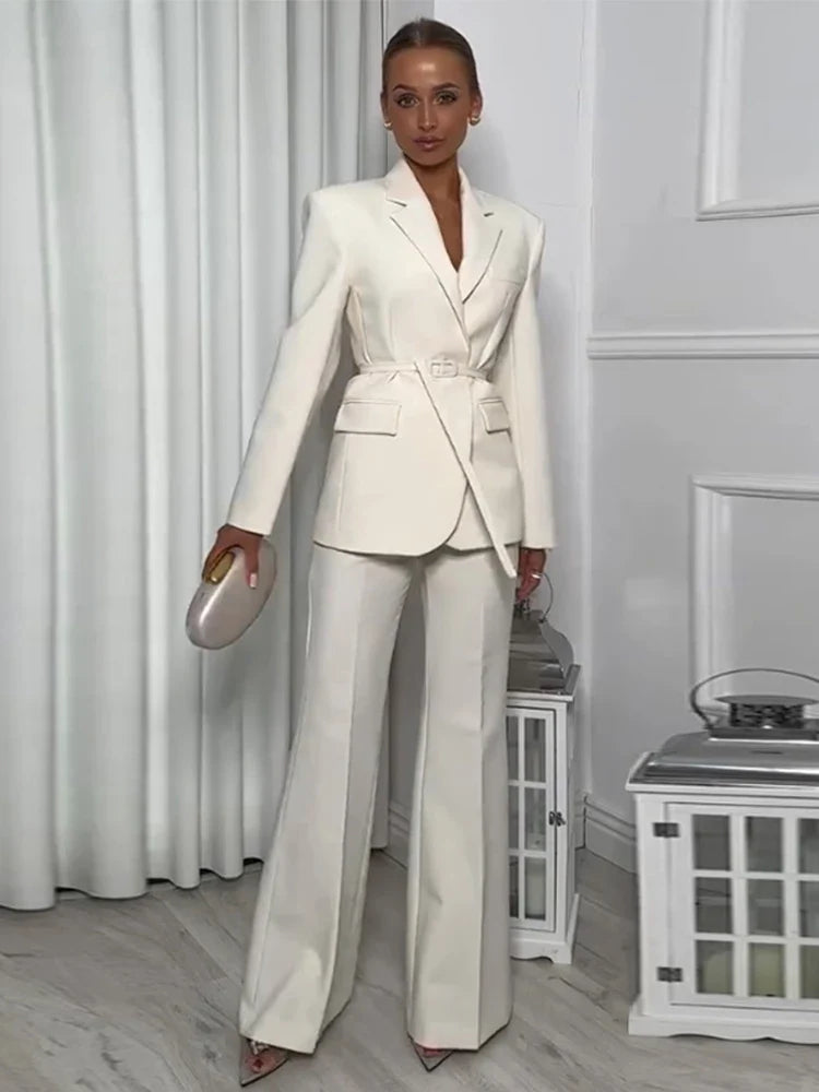 Ensemble Femme Costume Tailleur – Blazer Cintré Ceinturé – Pantalon Large Élégant
