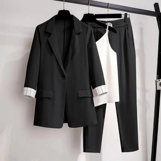 Veste femme – Coupe structurée – Revers cranté – Fermeture un bouton – Détails poignets retournés