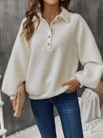 Sweatshirt femme – Coupe oversize – Maille texturée – Col chemise – Patte boutonnée