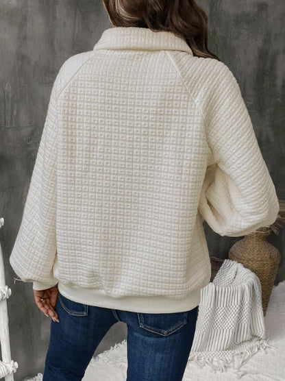 Sweatshirt femme – Coupe oversize – Maille texturée – Col chemise – Patte boutonnée
