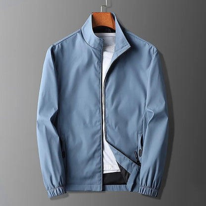Veste active homme – Coupe slim – Tissu léger respirant – Col montant zippé – Poches sécurisées