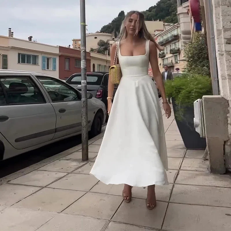 Robe Femme - Encolure Carrée - Sans Manches - Coupe Évasée Midi Élégante