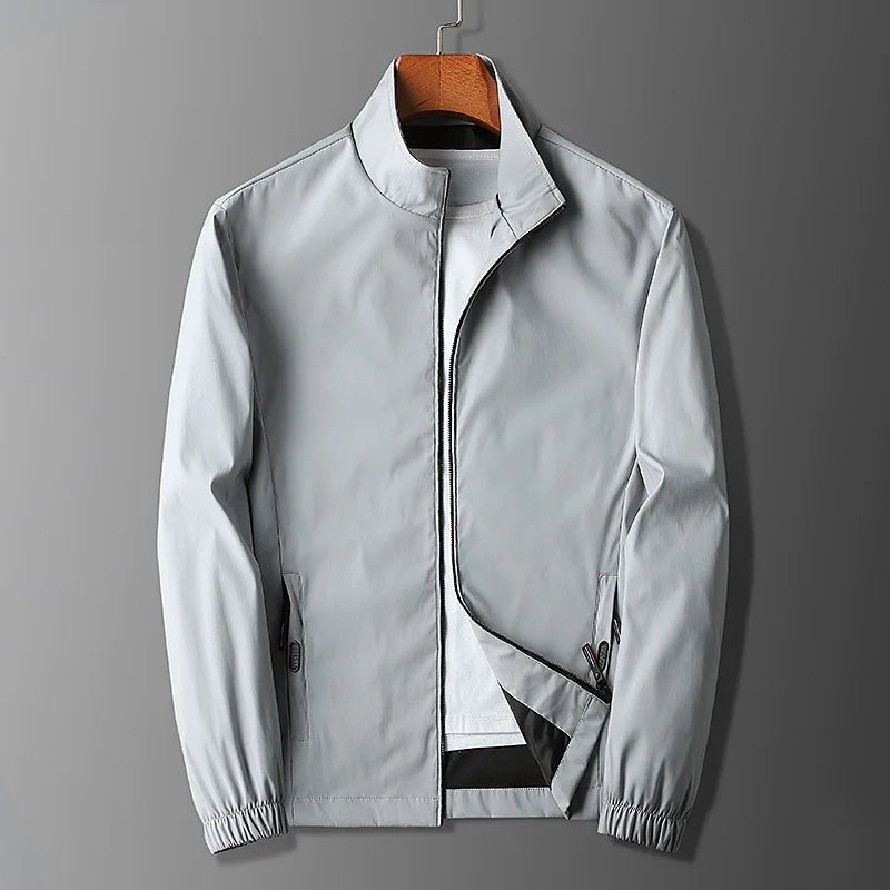 Veste active homme – Coupe slim – Tissu léger respirant – Col montant zippé – Poches sécurisées