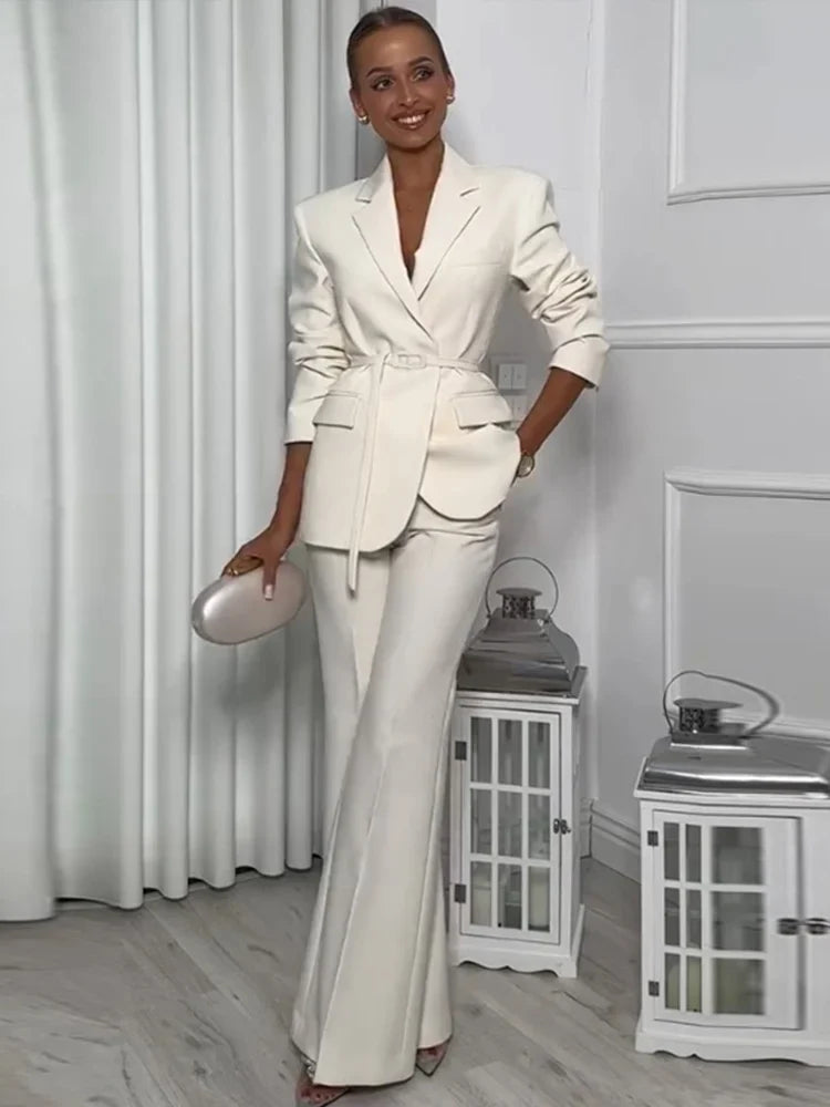 Ensemble Femme Costume Tailleur – Blazer Cintré Ceinturé – Pantalon Large Élégant