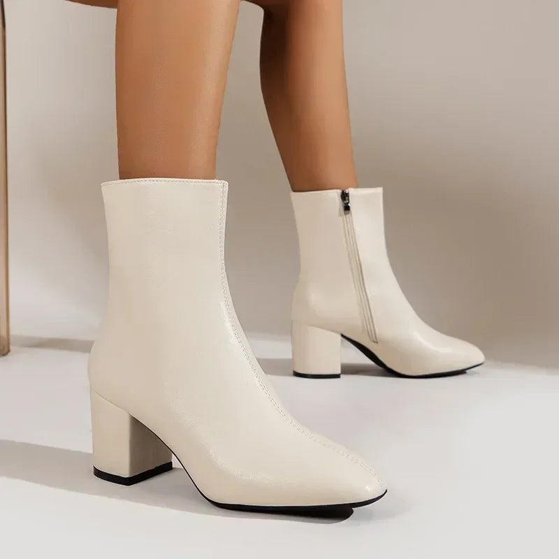 Bottines femme – Coupe ajustée – Bout pointu – Talon bloc stable – Fermeture zippée