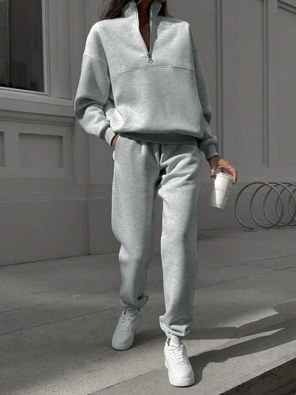 Ensemble Femme Deux Pièces – Maille Douce – Coupe Décontractée – Haut Zippé Manches Longues et Pantalon Fuselé
