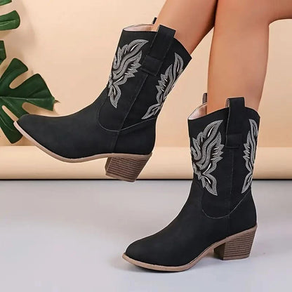 Bottes Western Femme – Cuir Suédé – Talon Biseauté – Broderies Élégantes