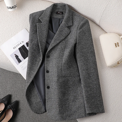 Blazer femme – Coupe cintrée – Laine douce – Col classique – Fermeture trois boutons