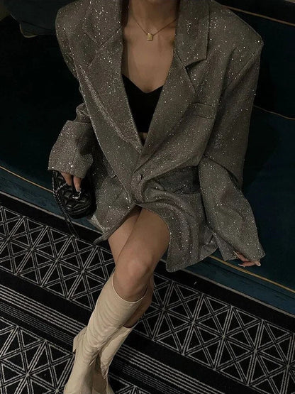 Blazer femme – Coupe oversize – Tissu scintillant – Épaules structurées – Longueur longue