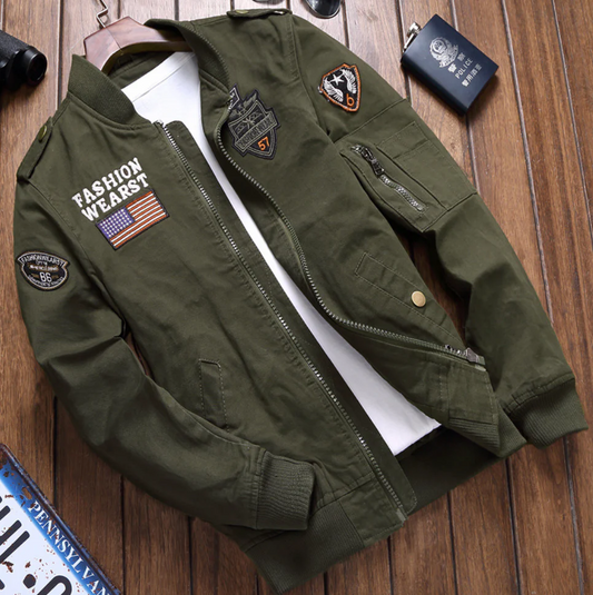 Veste militaire homme – Coupe structurée – Coton – Poches zippées – Patchs brodés