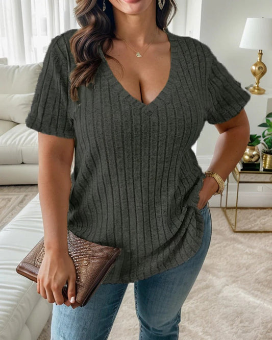 Haut femme col V – Maille douce – Coupe décontractée – Manches courtes côtelées