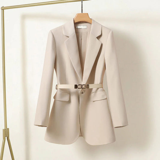 Blazer femme – Coupe cintrée – Ceinture à la taille – Fermeture un bouton – Revers classique