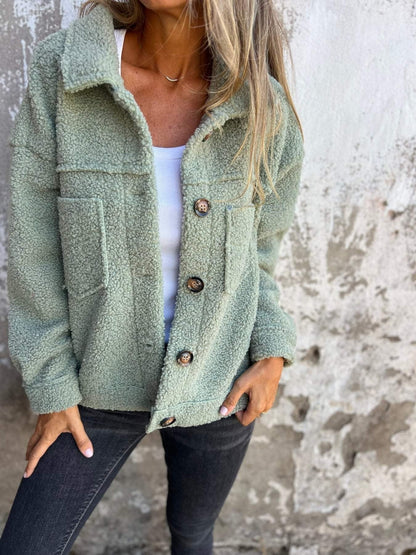 Veste femme en shearling – Coupe décontractée – Col large – Boutonnage frontal